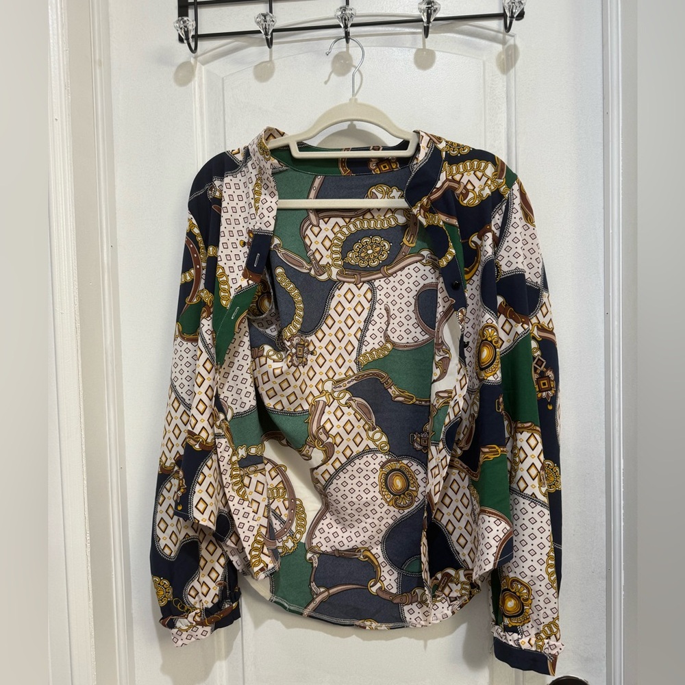 Women’s long sleeve medium blouse. Great for going out and or work!
